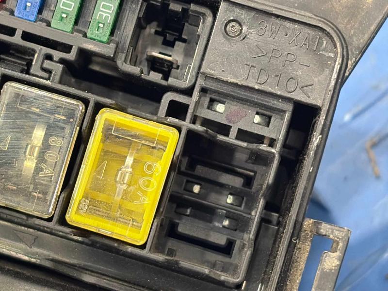 2007 Toyota RAV4 Engine Fuse Box