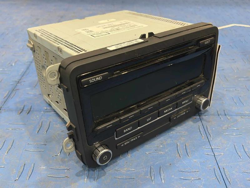 2015 Volkswagen Passat Audio & Visual Equip.(Radio)
