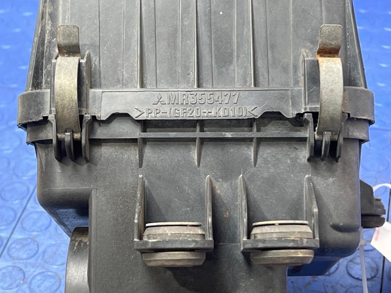 2000-2005 Mitsubishi Eclipse 3.0L 6 Cyl Air Cleaner Box Assembly OEM MR450007 MR450009