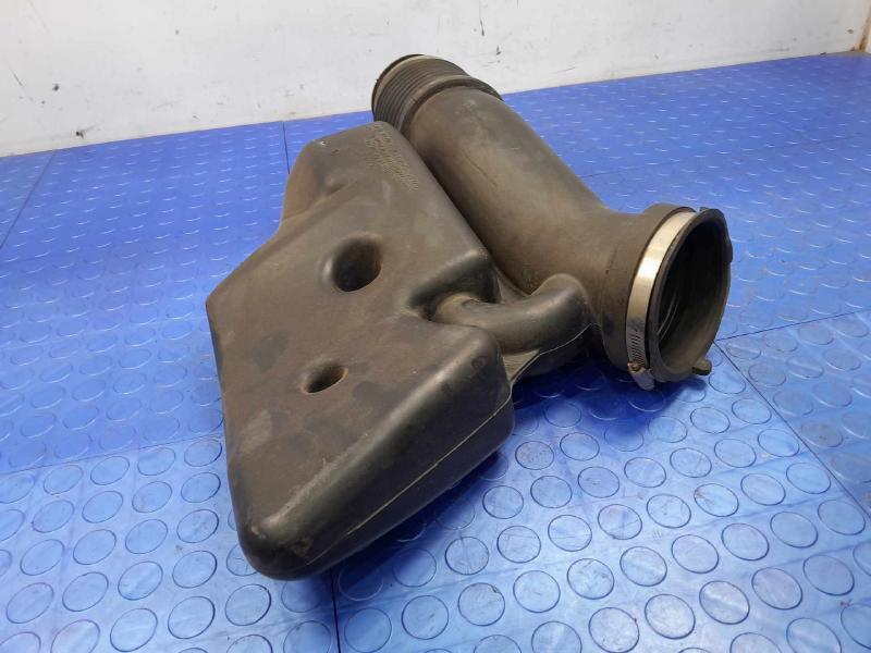 2011 Ford F-250 Super Duty Air Intake Tube/Resonator