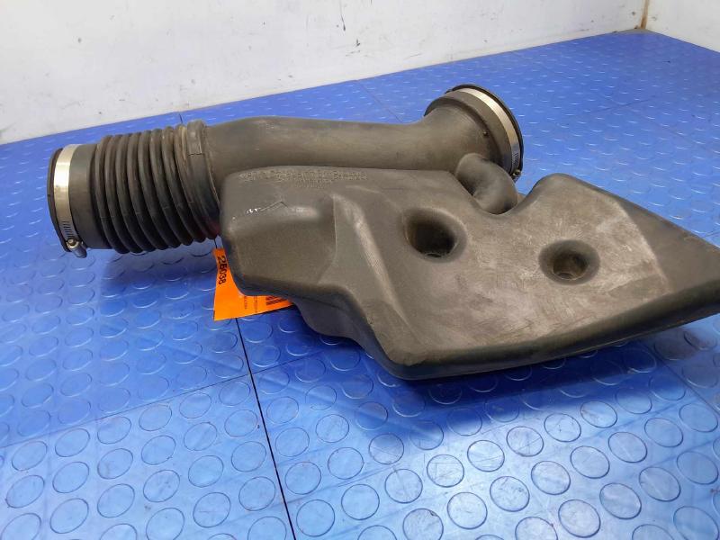 2011 Ford F-250 Super Duty Air Intake Tube/Resonator