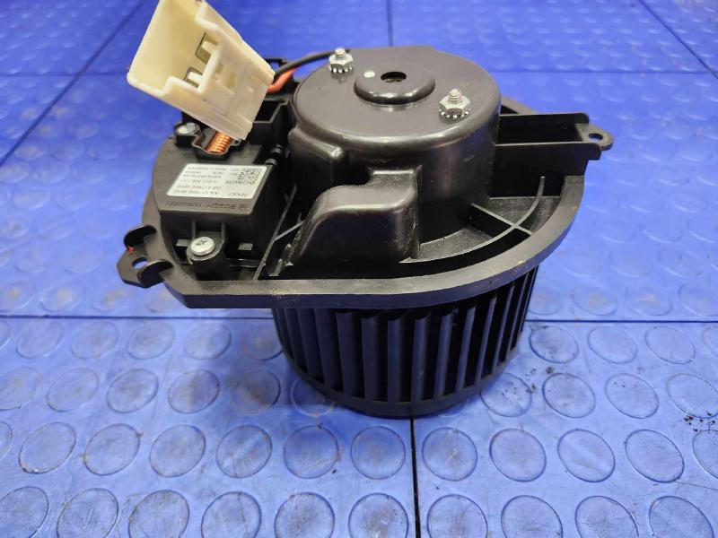 2014-2023 Jeep Cherokee Heater AC Blower Motor Assembly Genuine OEM 68223053AD