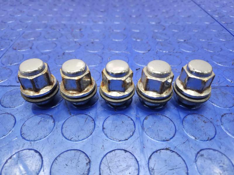 2013 Lexus GS 350 Lug Nuts
