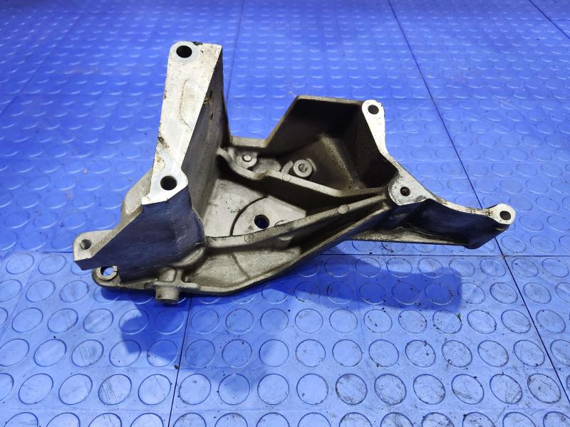 2014 Chevrolet Silverado 1500 Alternator Bracket
