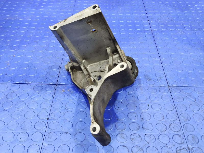 2014 Chevrolet Silverado 1500 Alternator Bracket
