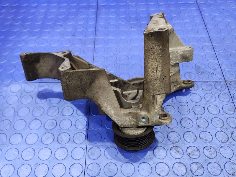 2014 Chevrolet Silverado 1500 Alternator Bracket