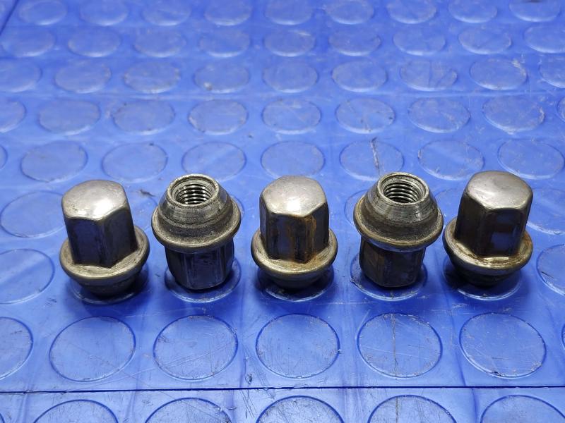 2007 Pontiac Solstice Lug Nuts