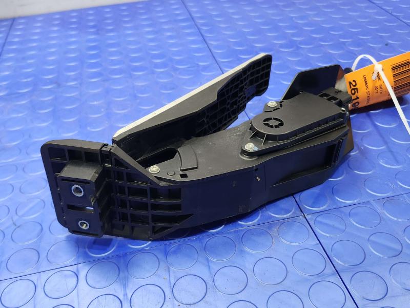 2009-2013 Infiniti FX35 FX37 FX50 OEM Accelerator Pedal Assembly 18002-1CA0C