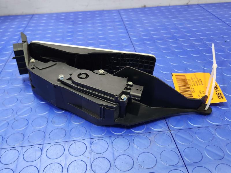 2009-2013 Infiniti FX35 FX37 FX50 OEM Accelerator Pedal Assembly 18002-1CA0C