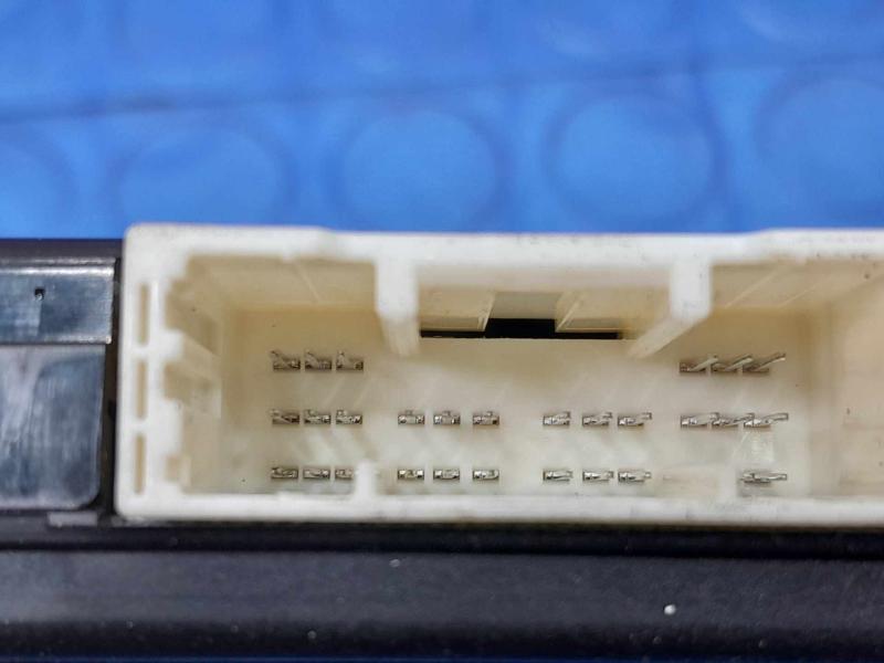 2015 Toyota RAV4 Network Multiplex Control Module Genuine OEM 89221-42102