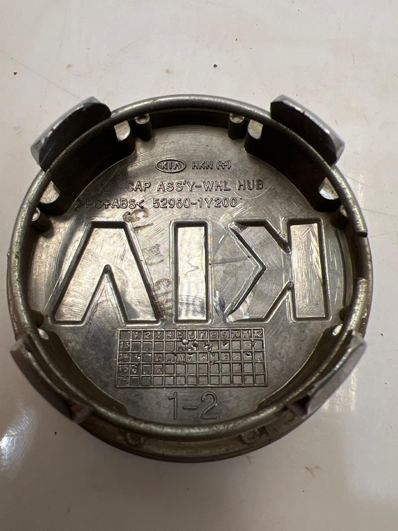 2016 Kia Sedona Center Cap