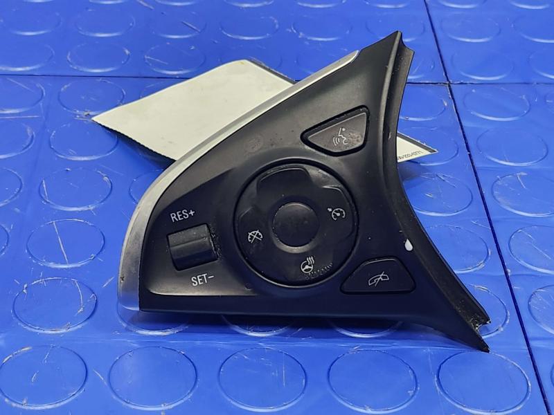 2018-2020 Buick Regal Steering Wheel Cruise Control Switch OEM 84218750
