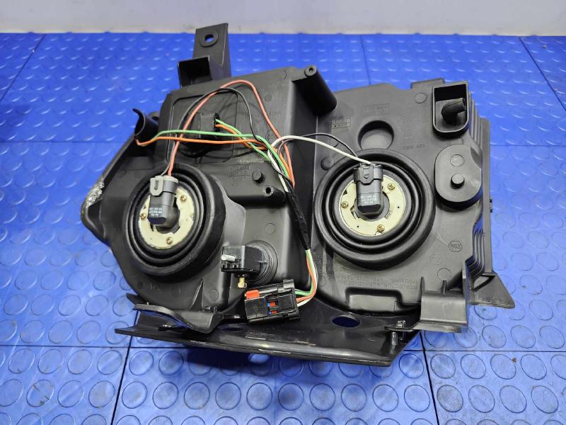 2005 Jeep Grand Cherokee Headlamp Assembly