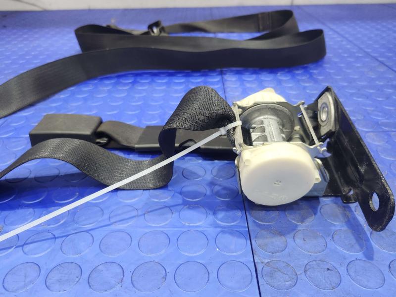 2010 Dodge Ram 1500 Rear Seat Belt