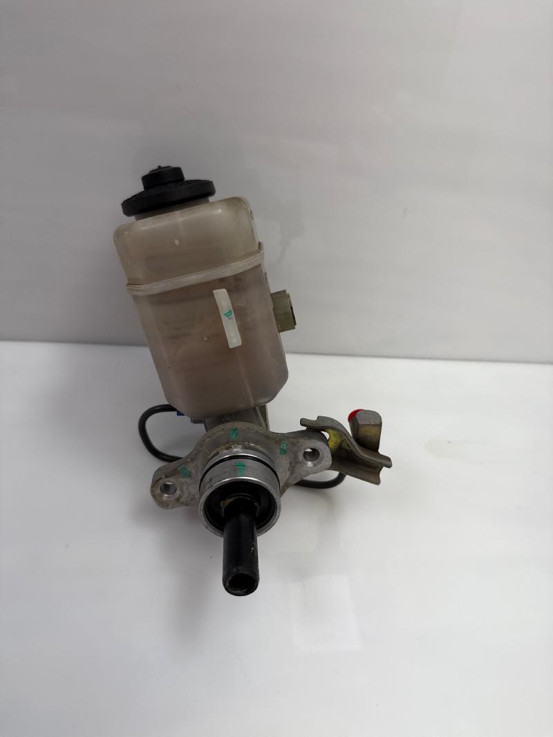 2001 Toyota Avalon Master Cylinder