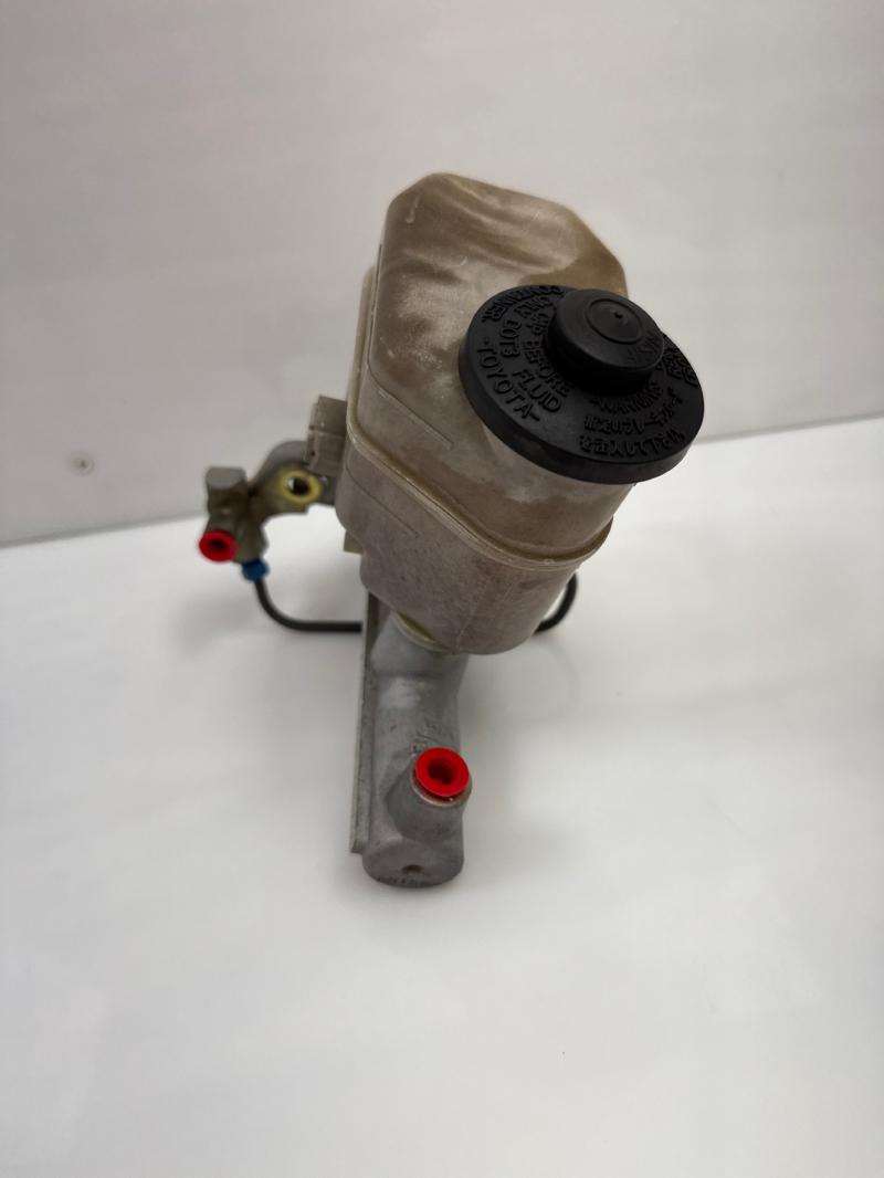 2001 Toyota Avalon Master Cylinder