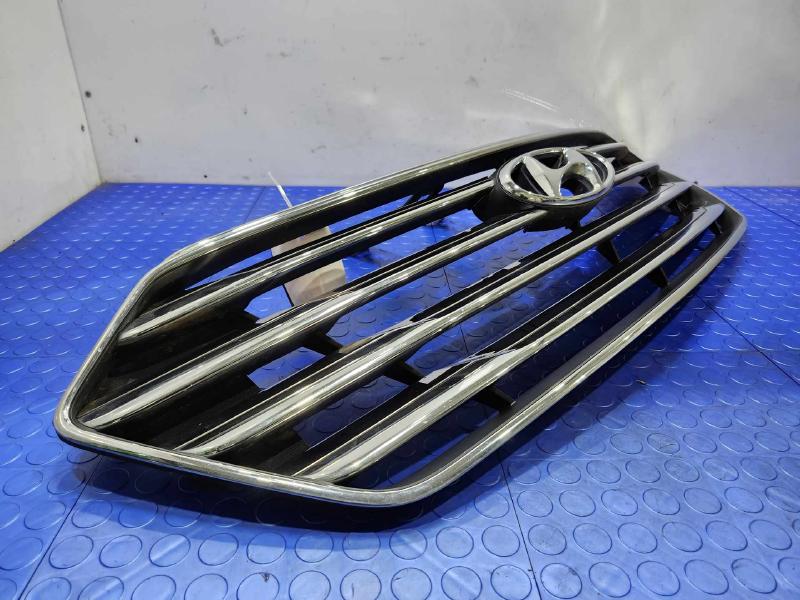 2013 Hyundai Santa Fe Grille