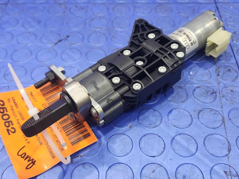 2017 Audi Q7 Deck-Lid Pull Down Motor Drive Spindle Right Side OEM 4M0827852A