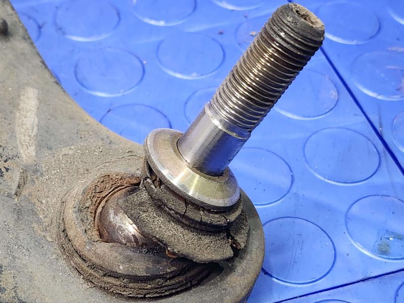 2003 Lincoln Town Car Upper Control Arm Front
