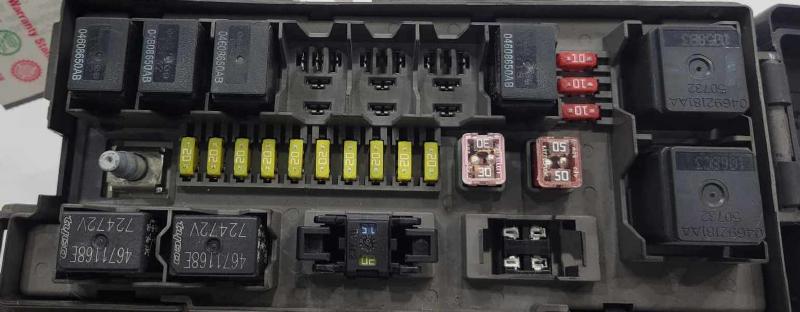 2009 Jeep Grand Cherokee Engine Fuse Box