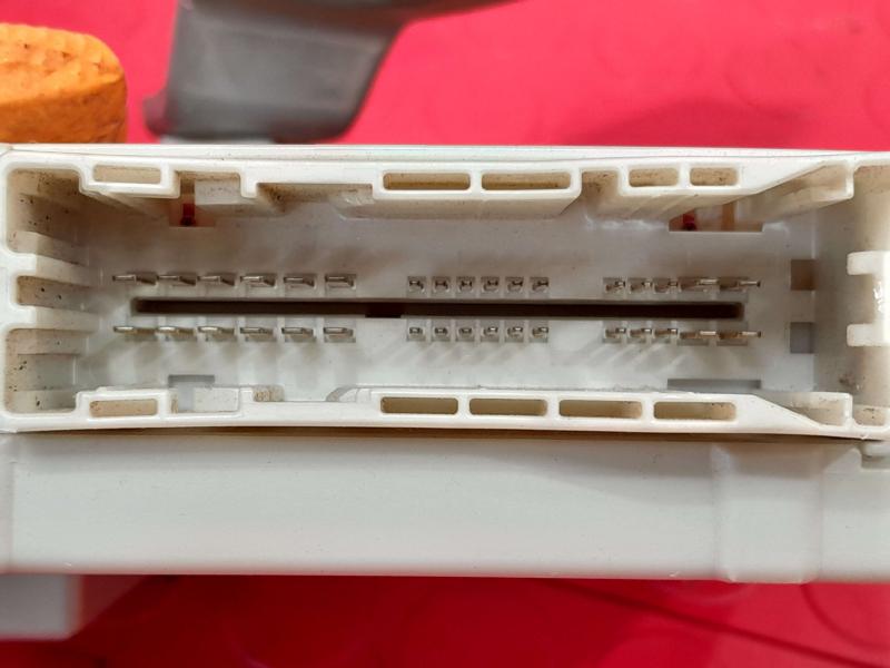 2007-2011 Lexus GS350 Instrument Panel Junction Block Genuine OEM 8267030230