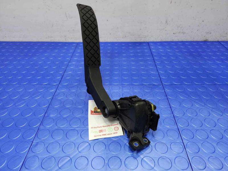 2004-2017 Volkswagen Touareg Accelerator Pedal Assembly Genuine OEM 7L0723507D