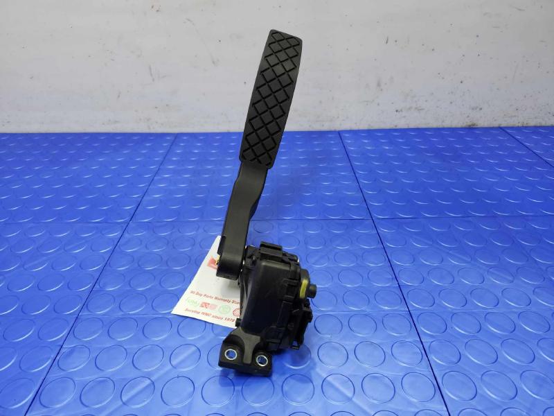 2004-2017 Volkswagen Touareg Accelerator Pedal Assembly Genuine OEM 7L0723507D