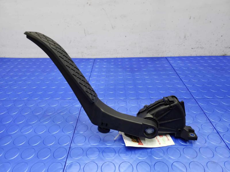 2004-2017 Volkswagen Touareg Accelerator Pedal Assembly Genuine OEM 7L0723507D