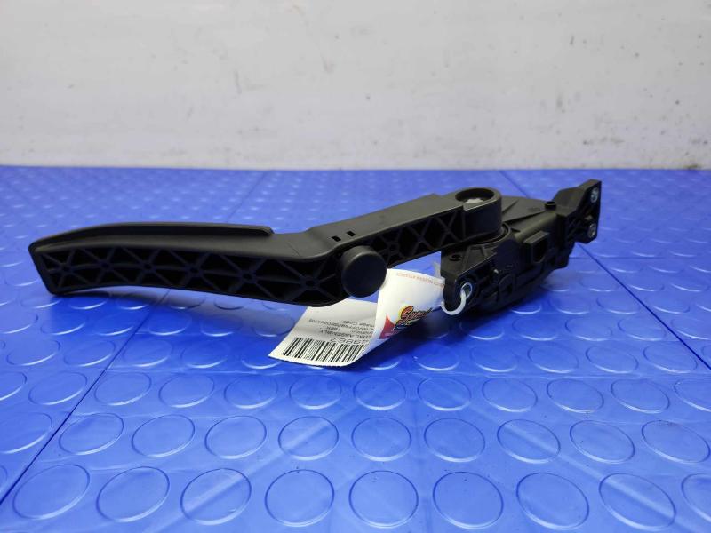 2004-2017 Volkswagen Touareg Accelerator Pedal Assembly Genuine OEM 7L0723507D
