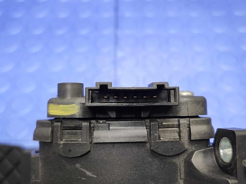 2004-2017 Volkswagen Touareg Accelerator Pedal Assembly Genuine OEM 7L0723507D