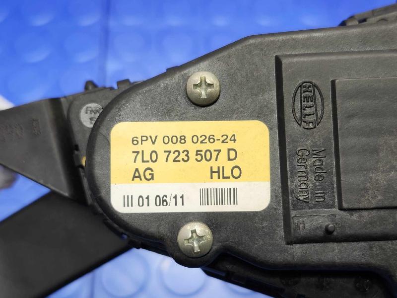 2004-2017 Volkswagen Touareg Accelerator Pedal Assembly Genuine OEM 7L0723507D