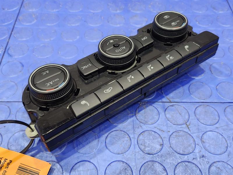 2018 Volkswagen Passat Heater A/C Control