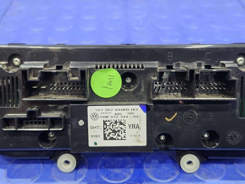 2018 Volkswagen Passat Heater A/C Control