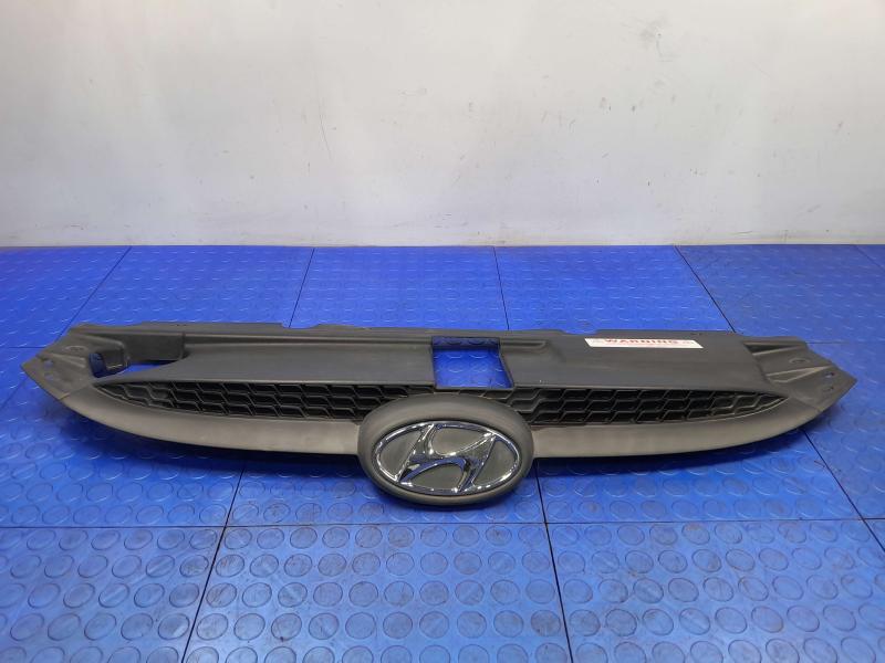 2010-2015 Hyundai Tucson Upper Bumper Grille Black Textured with Emblem OEM 863502S000