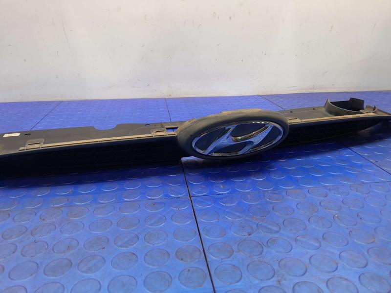 2010-2015 Hyundai Tucson Upper Bumper Grille Black Textured with Emblem OEM 863502S000