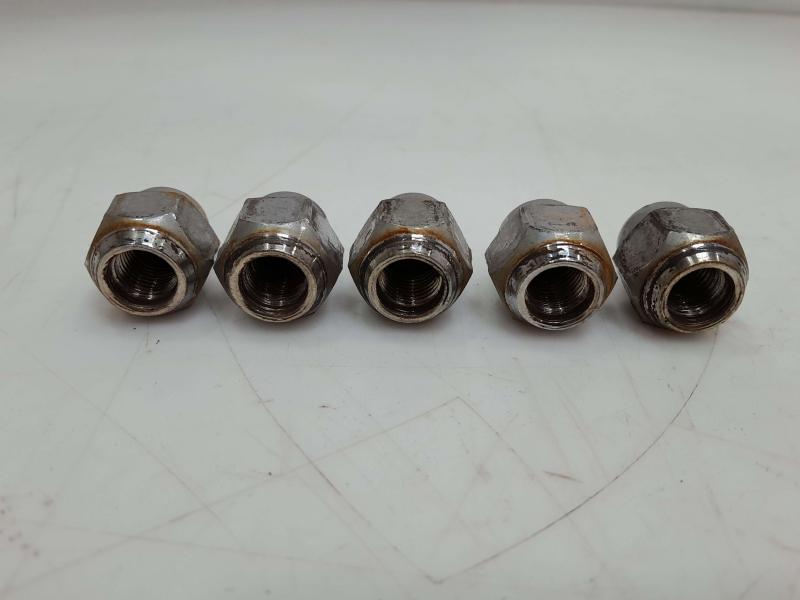 2015 Nissan Sentra Lug Nuts