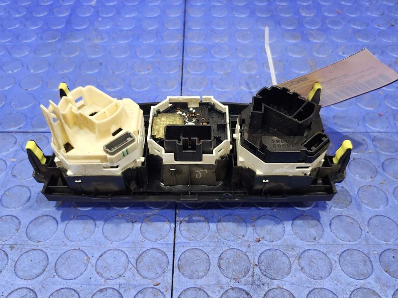 2011 Toyota Corolla Heater A/C Control