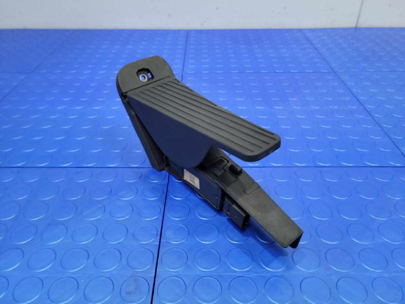2016-2019 Volvo XC90 Accelerator Pedal Assembly with Sensor OEM 31445944