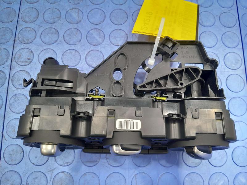 2013 Volkswagen Beetle Heater A/C Control