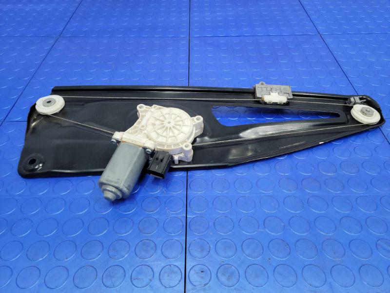 2010 Land Rover Range Rov Side/Rear/Cargo Regulator