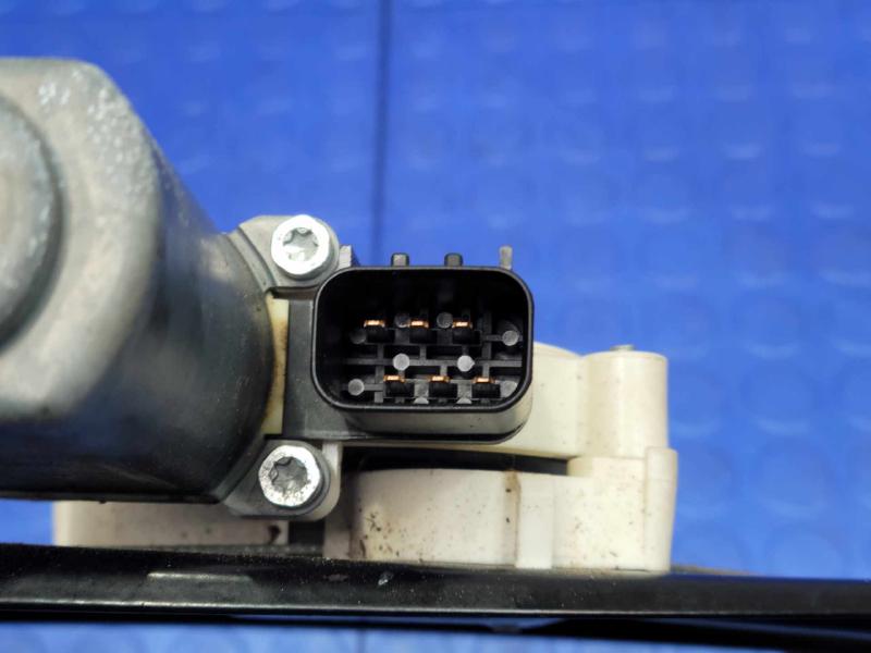 2010 Land Rover Range Rov Side/Rear/Cargo Regulator
