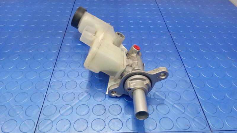 2013-2018 Lexus ES350 Brake Master Cylinder Assembly Genuine OEM 4720133602