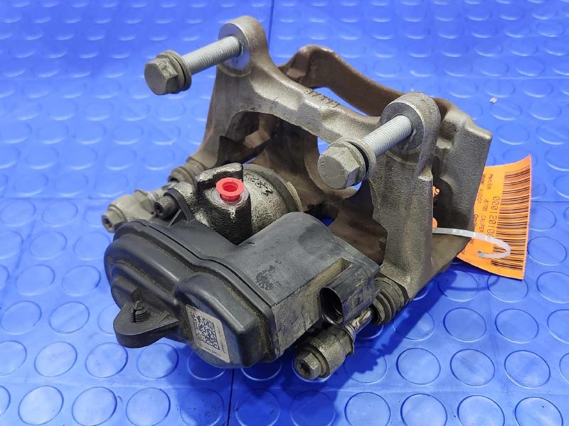 2017 Audi Q7 Caliper