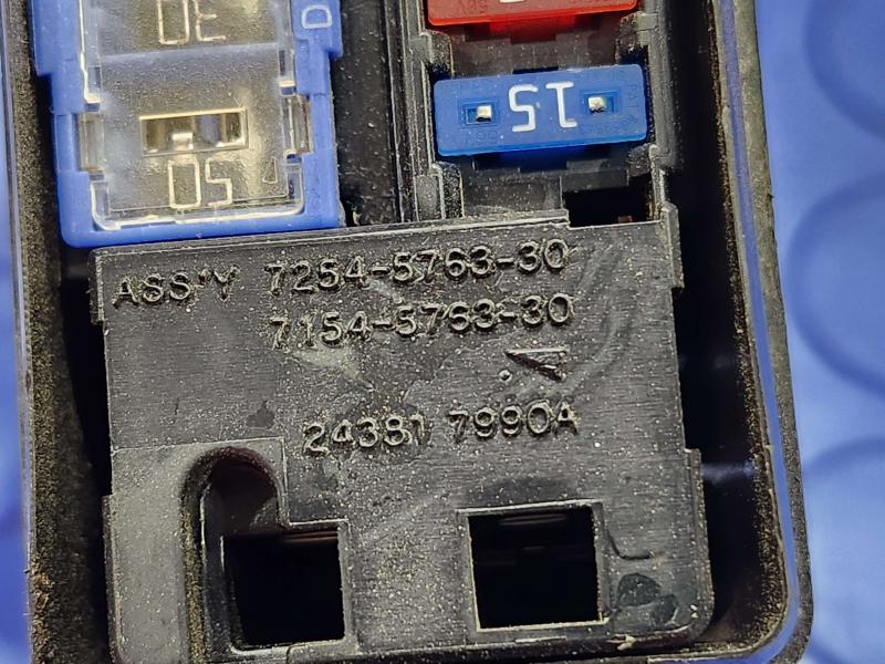 2013 Infiniti FX35 Engine Fuse Box