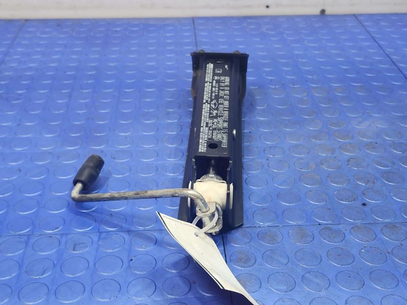 2006 Mercedes CLS-Class Jack Assembly