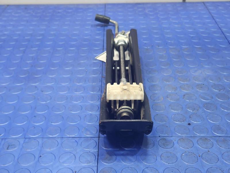 2006 Mercedes CLS-Class Jack Assembly