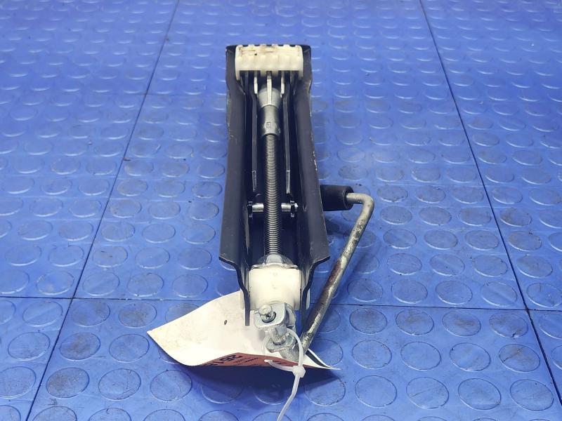2006 Mercedes CLS-Class Jack Assembly