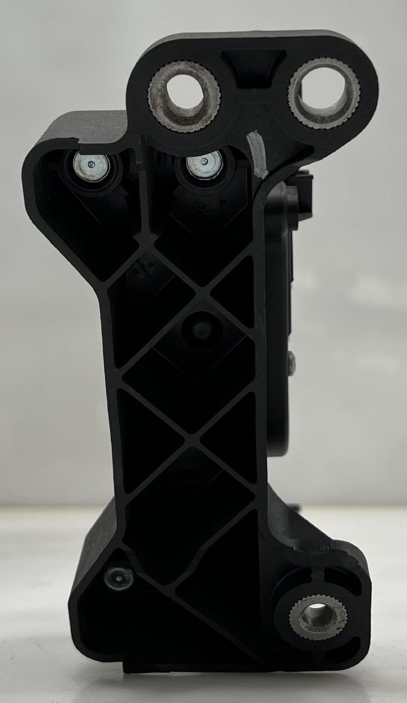 2005 - 2019 Nissan Frontier Accelerator Pedal Assembly w/ Sensor OEM 18002-EA000