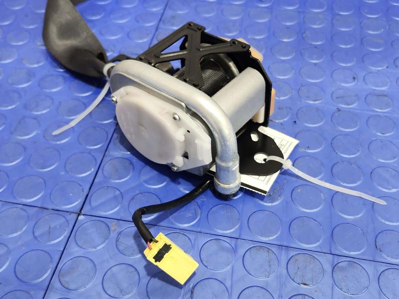 2008 Honda Fit Front Seat Belt
