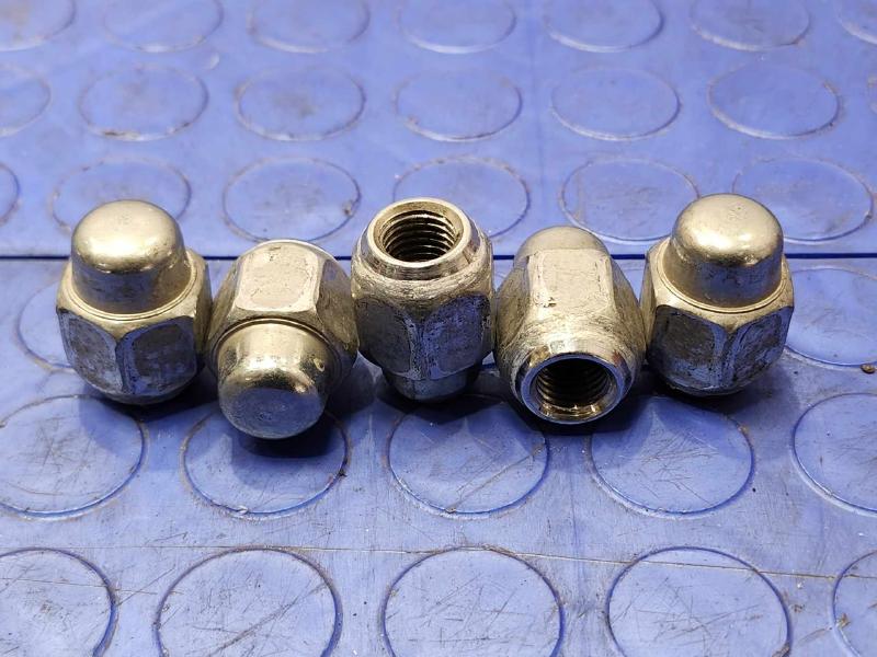 2015 Hyundai Santa Fe Lug Nuts